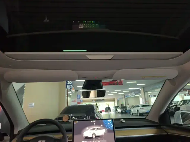 Tesla Model Y — Фото автомобиля 17