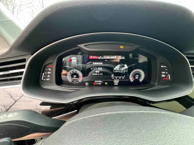 Audi Q7 — Фото автомобиля 9