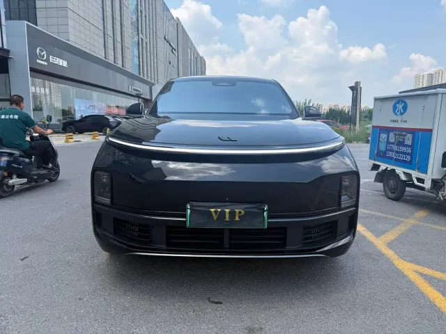 Li Auto L9 — Фото автомобиля 2