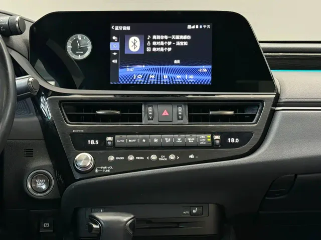 Lexus ES — Фото автомобиля 18