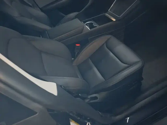 Tesla Model Y — Фото автомобиля 24