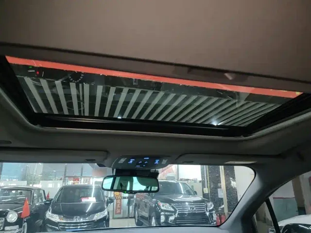 Toyota Toyota Sienna 2021 2.5L Hybrid Luxury Welfare Edition — Фото автомобиля 17
