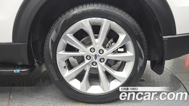 Ford Explorer Explorer 6 поколение 3.0 Platinum 4WD — Фото автомобиля 21
