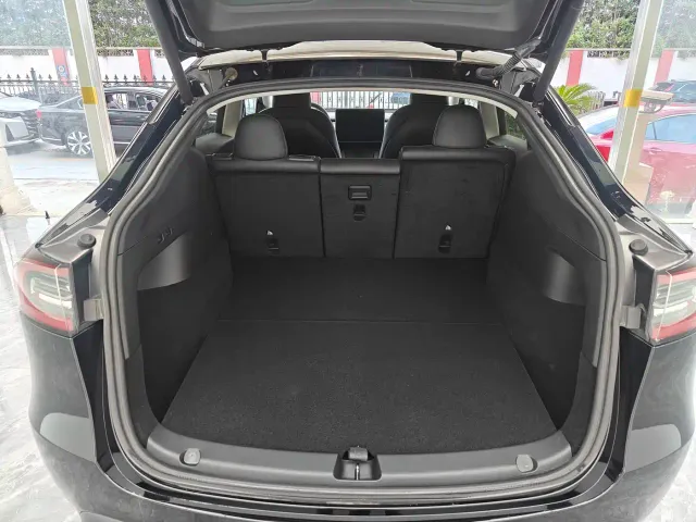 Tesla Model Y — Фото автомобиля 7