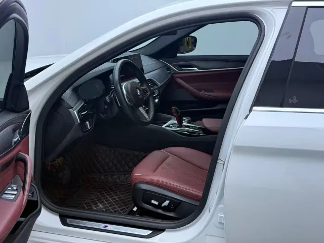 BMW 5 Series — Фото автомобиля 15