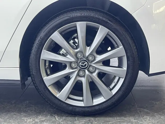 Mazda Axela — Фото автомобиля 10