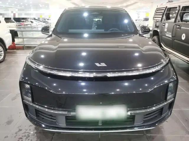 Li Auto L8 — Фото автомобиля 2