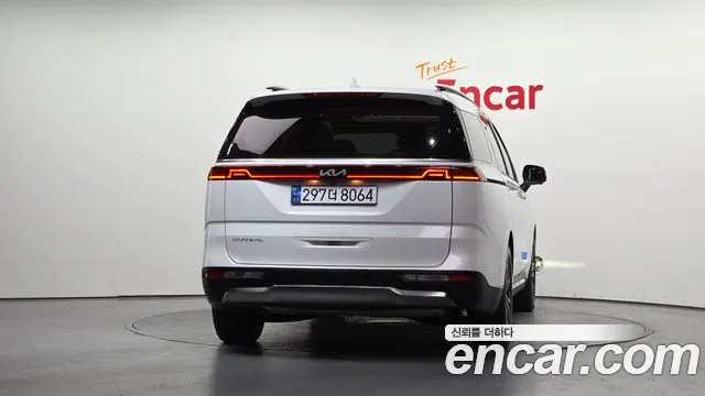 Kia Carnival Generation 4 — Фото автомобиля 4