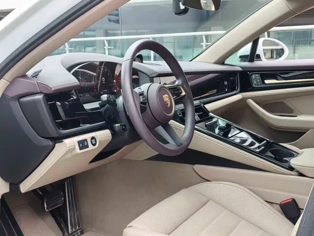 Porsche Panamera — Фото автомобиля 10