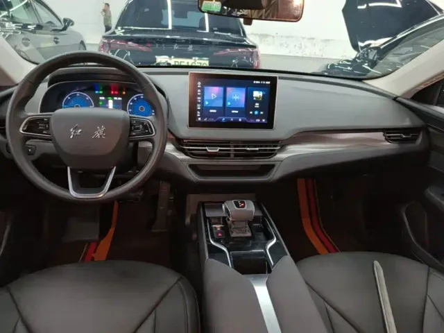 Hongqi E-QM5 — Фото автомобиля 9