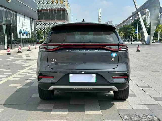 BYD Tang — Фото автомобиля 3