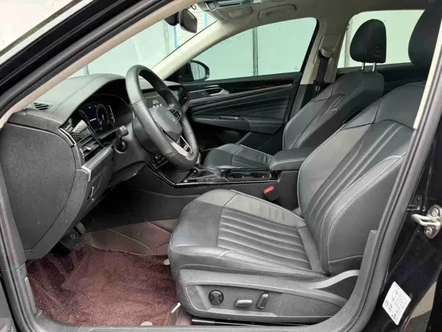 Volkswagen Passat — Фото автомобиля 3