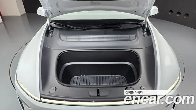 Tesla Model Y — Фото автомобиля 6