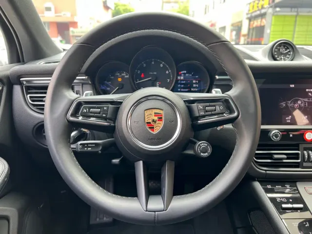 Porsche Macan — Фото автомобиля 16