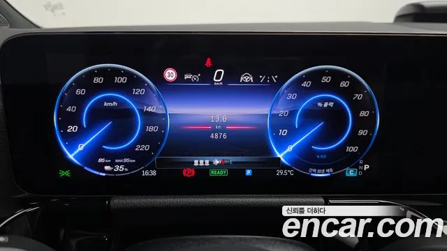 Mercedes-Benz EQA — Фото автомобиля 3
