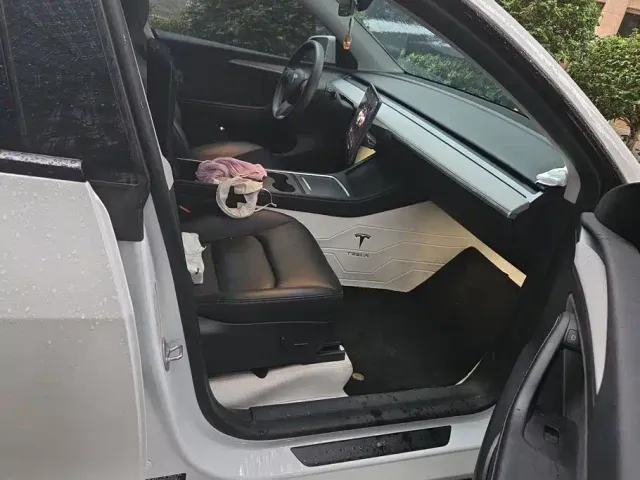 Tesla Model Y — Фото автомобиля 8