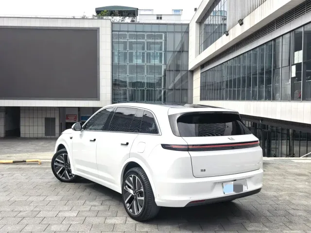 Li Auto L7 — Фото автомобиля 9