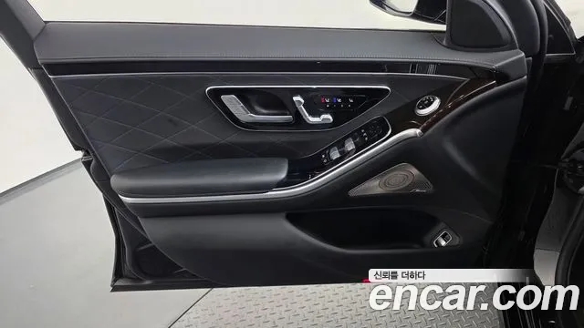 Mercedes-Benz S-Class — Фото автомобиля 24