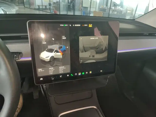 Tesla Model Y — Фото автомобиля 12