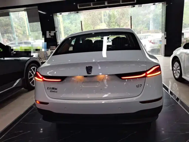 Roewe D7 — Фото автомобиля 5