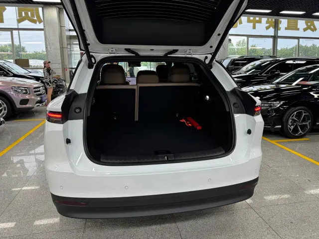 Li Auto i6 — Фото автомобиля 13