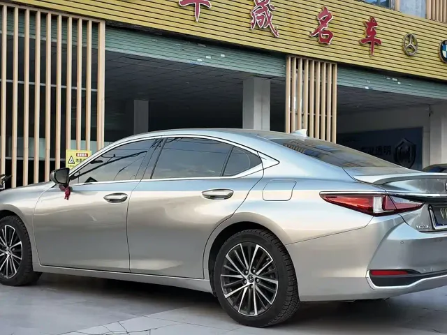 Lexus ES — Фото автомобиля 9