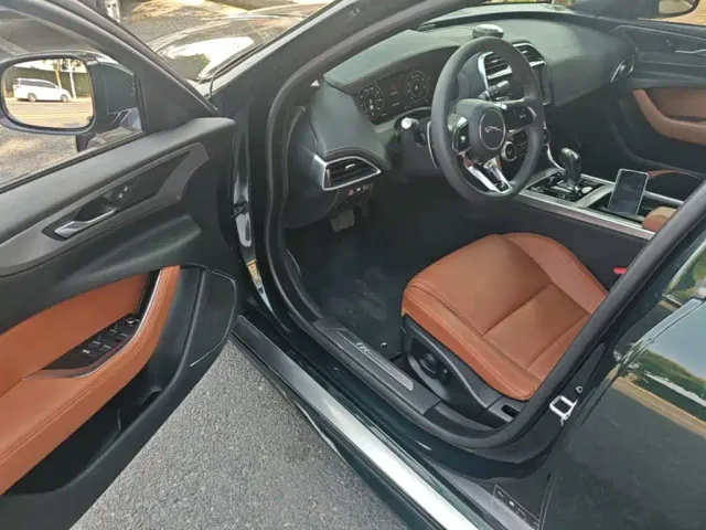 Jaguar XEL — Фото автомобиля 15