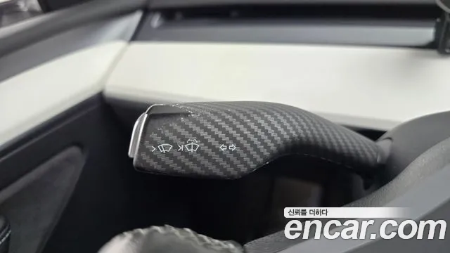 Tesla Model Y — Фото автомобиля 17