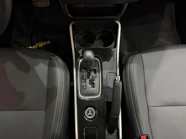 Mitsubishi Outlander — Фото автомобиля 14