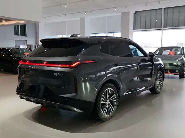 Lynk & Co 08 EM-P — Фото автомобиля 16