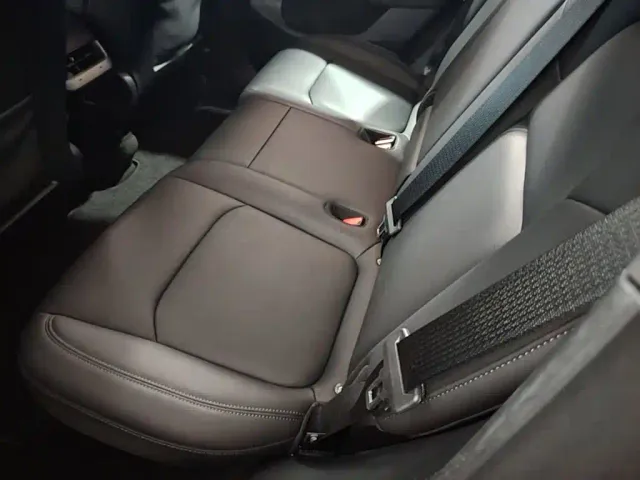 Tesla Model Y — Фото автомобиля 16