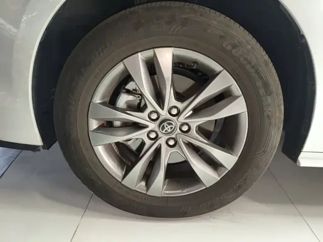 Toyota Sienna — Фото автомобиля 22