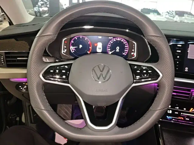 Volkswagen Passat — Фото автомобиля 10