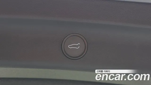 Tesla Model Y — Фото автомобиля 22