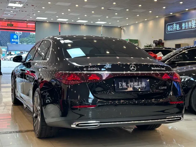Mercedes-Benz E-Class — Фото автомобиля 14