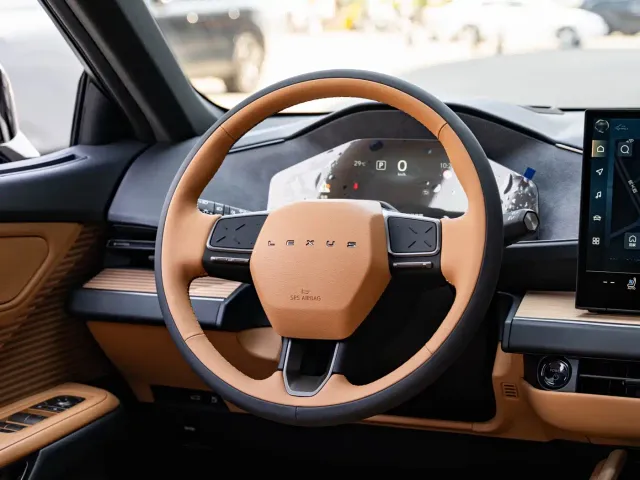 Lexus ES — Фото автомобиля 14