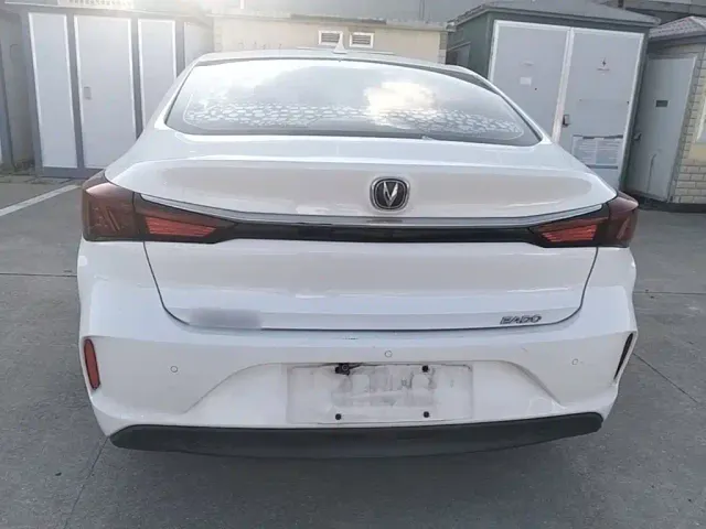 Changan Eado — Фото автомобиля 5