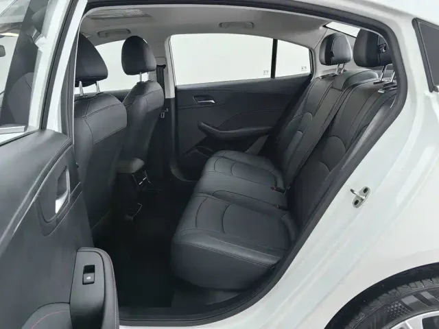 Roewe i5 — Фото автомобиля 15