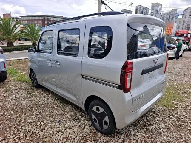 Wuling Zhiguang NEV — Фото автомобиля 22