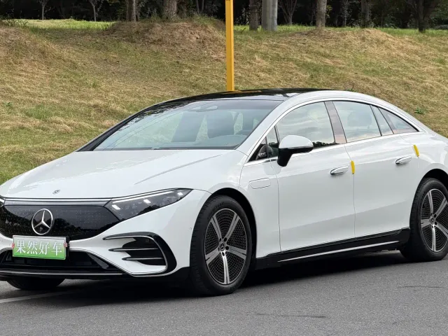 Фотография автомобиля — Mercedes-Benz EQS