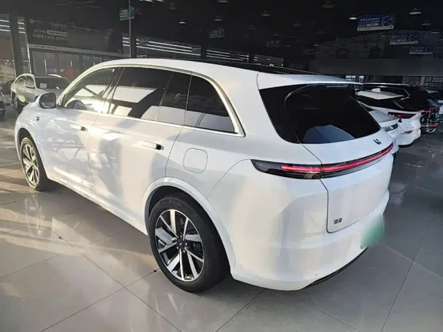 Li Auto L7 — Фото автомобиля 4