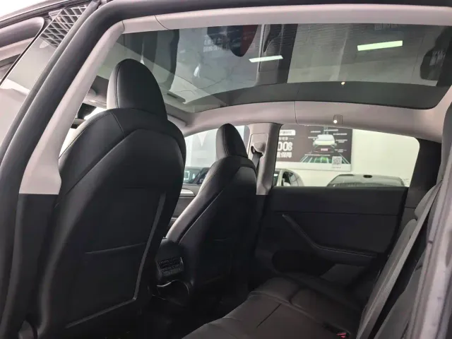 Tesla Model Y — Фото автомобиля 11