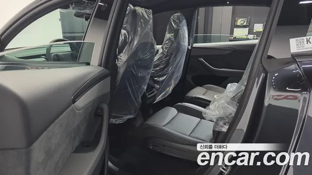 Tesla Model Y — Фото автомобиля 16