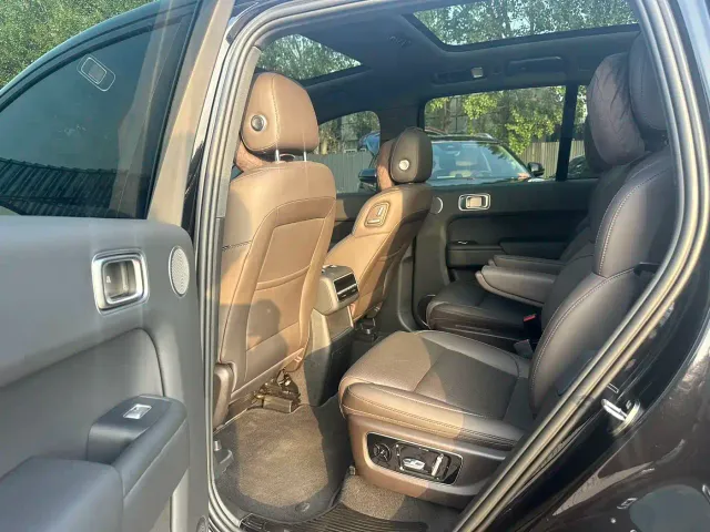 Li Auto L8 — Фото автомобиля 10