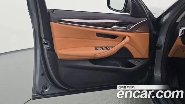 BMW 5 Series G30 — Фото автомобиля 13