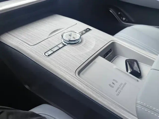 Geely Galaxy E8 — Фото автомобиля 6