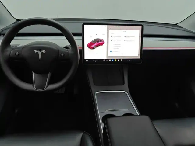 Tesla Model Y — Фото автомобиля 12