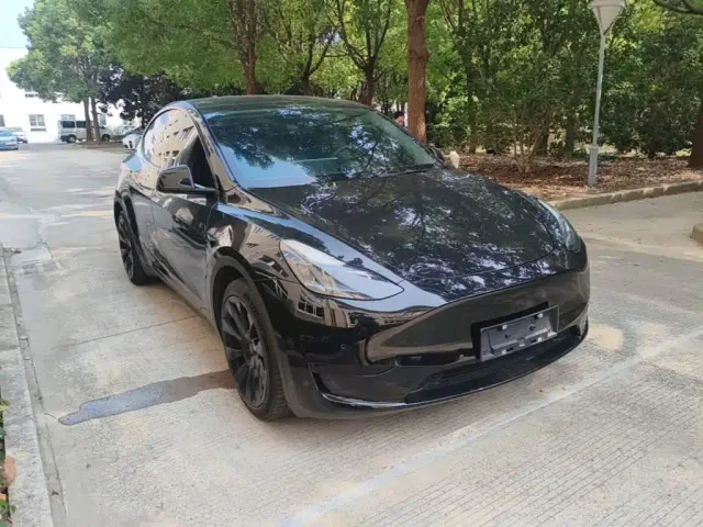 Tesla Model Y 2022 Facelift Rear-Wheel Drive Version — Фото автомобиля 3