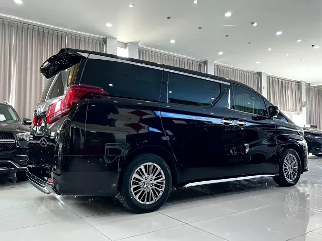 Toyota Alphard — Фото автомобиля 4