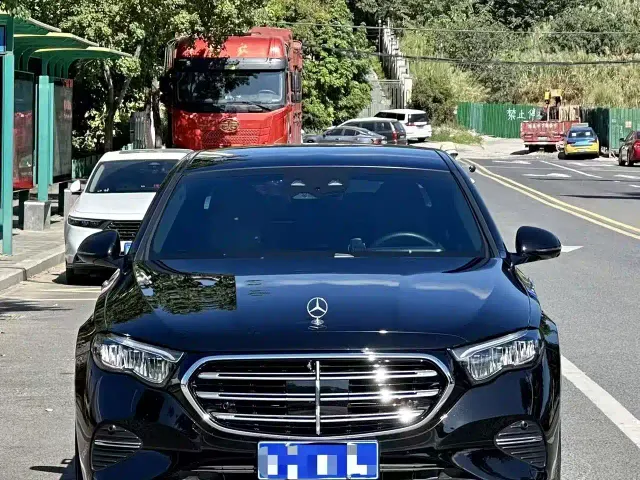 Mercedes-Benz E-Class — Фото автомобиля 2